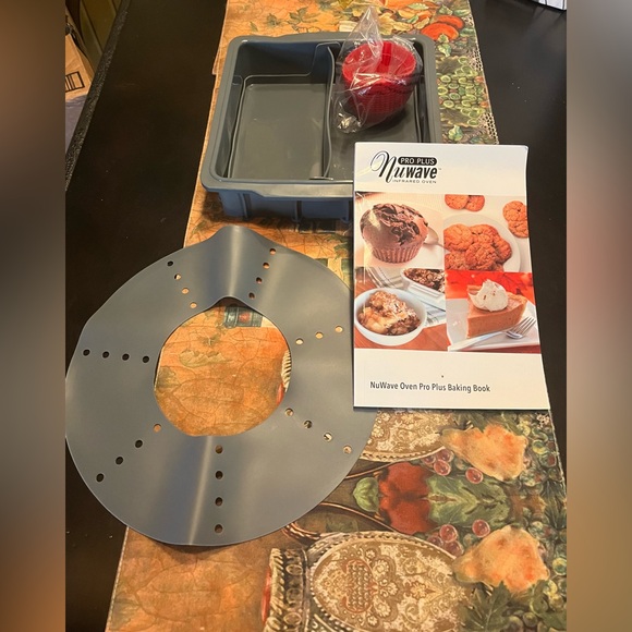 NuWave Silicone Baking Kit & Book - Picture 6 of 8